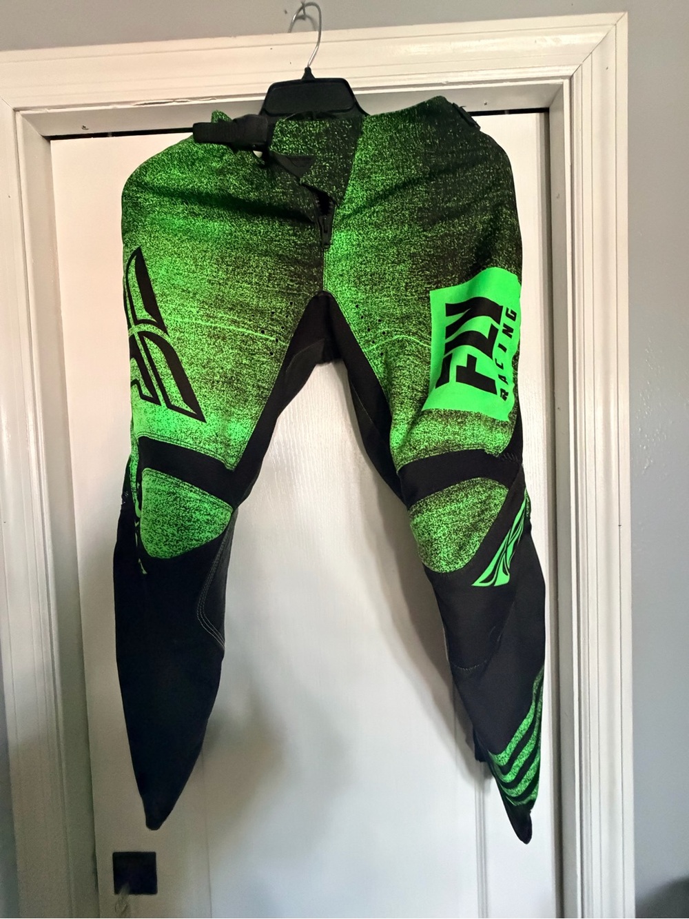 Men’s Fly racing Kinetic Noiz motocross pants. Size 30 waist